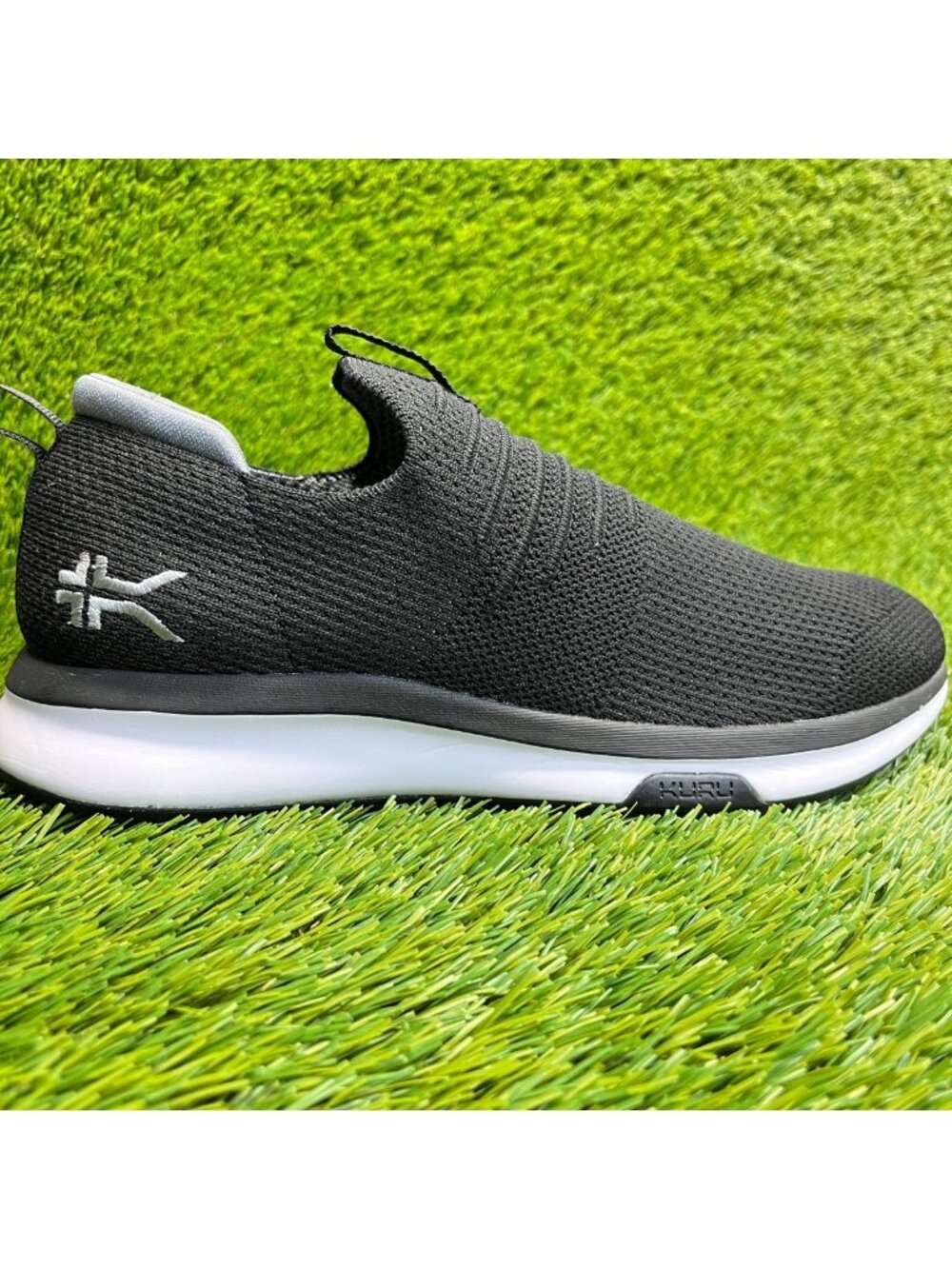Kuru Atom Slip-On Mens Size 8 Black White Athletic Walking Shoes Sneakers